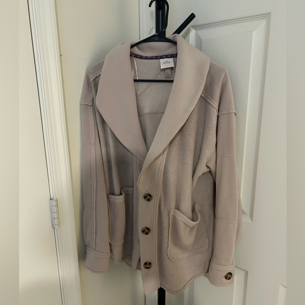 cozy beige jacket 🤎
